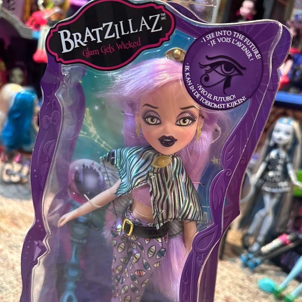 New In Box Yazmina Clarvoia Bratzillaz